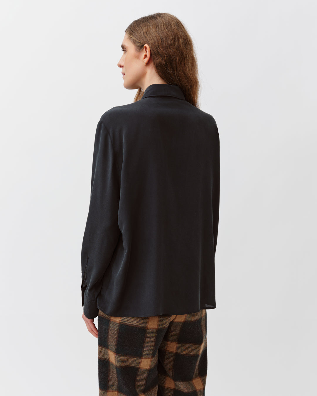 Diega Cianta Blouse in Marine. Available at Edit by Elaine Turner in Houston, TX. Full model back view. 