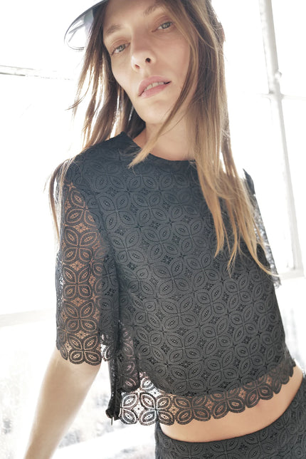Le Superbe- Micro Crochet Tee